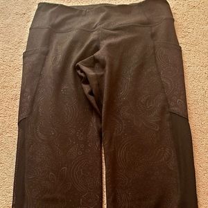 Old Navy Side-Pocket Mesh-Trim Compression Legging
